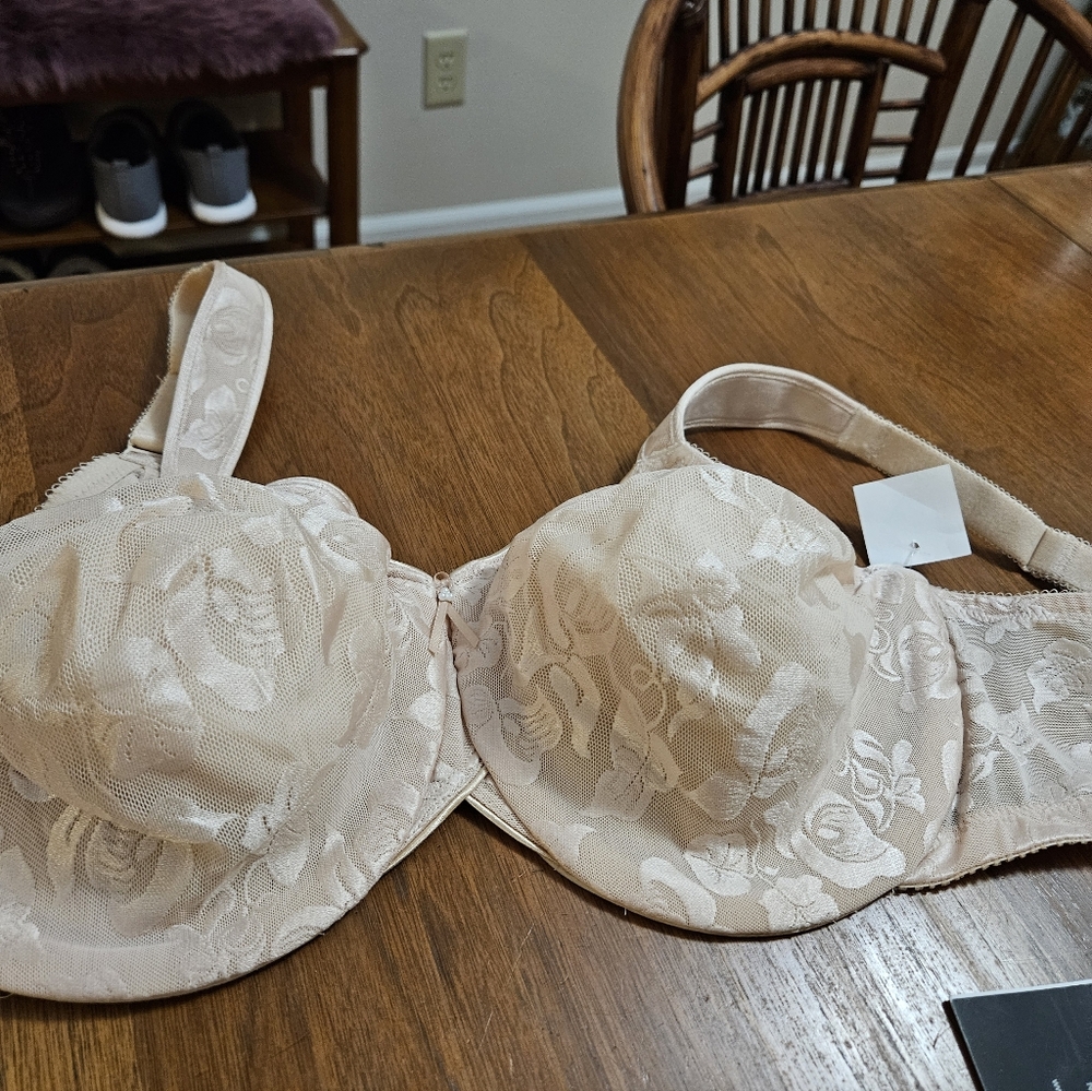 Two Wacoal Awareness Underwire Seamless Bras, 40DD, NWT. $28
